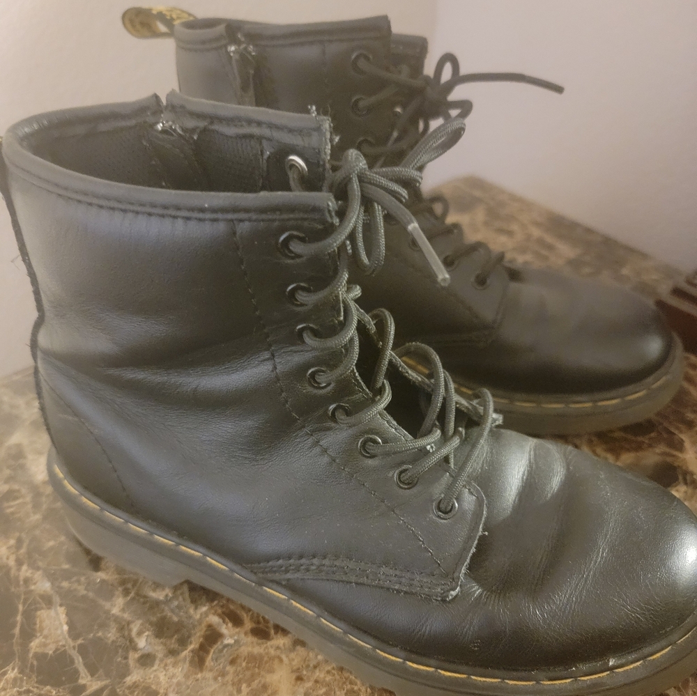 DR MARTENS DELANEY SIZE 5